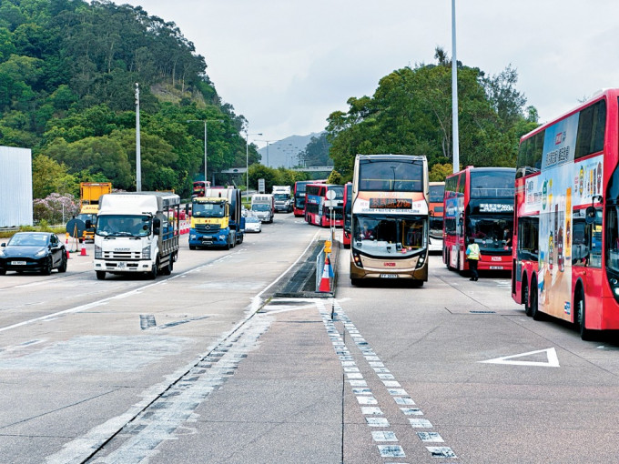 《星島》記者觀察大欖隧道車流量，發現較以往增多。