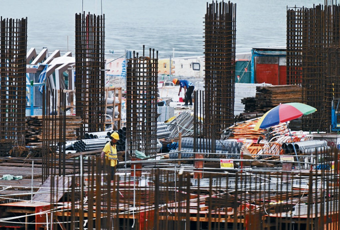 廉政公署去年接獲有關建造業貪污的投訴數字，按年上升45%。